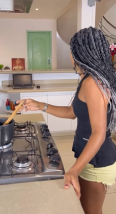 T1422004 Mulher começou ver αรรσмbяαçãσ dentro da própria casa! part2