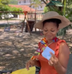 T1422012 Vendedora de pamonhas ficou famosa da forma mais inusitada! part2