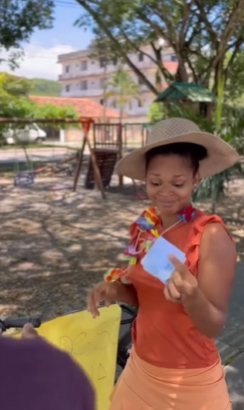 T1422012 Vendedora de pamonhas ficou famosa da forma mais inusitada! part2