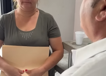 T1301003 Sua mãe entregou quando ela era bebê anos depois ela encontra cara cara. part2