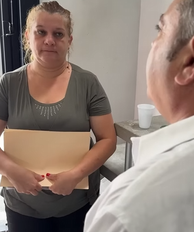 T1301003 Sua mãe entregou quando ela era bebê anos depois ela encontra cara cara. part2