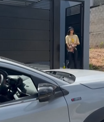 T1722011 Mãe escolhe filha pelo presente,sem imaginar suas verdadeiras intenções por trás.