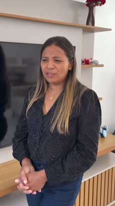 T1722012 Eles comiam na casa da sogra porque ela não sabia cozinhar.