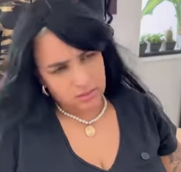 T1921001 Ela trabalhava passava fome porque dinheiro dela era só para perucas luxos… part2