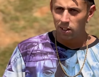 T0421009 Armaram casinha pro policial! part2