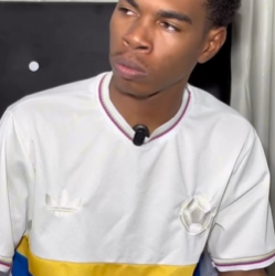 T0702008 Ela pediu ajuda dessa maneira uma ajuda em segredo