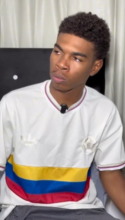 T0702008 Ela pediu ajuda dessa maneira uma ajuda em segredo