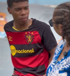 T0802009 Ele só quer iPhone da Véia