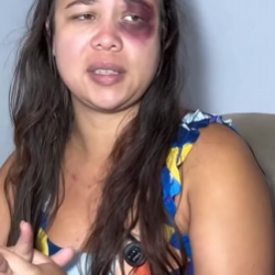 T0702010 mulher sofre em casa com seu marido