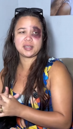 T0702010 mulher sofre em casa com seu marido