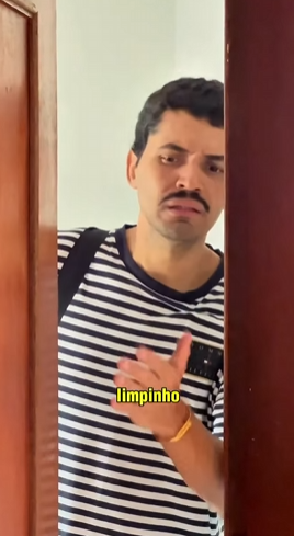 T0121006 Luís sujou todo chão para Adriana ter que limpar tudo de novo