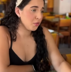 T1321015 Garoto revela infidelidade da esposa com óculos