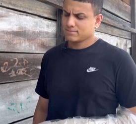 T1702017 Algumas pessoas são como nuvens quando desaparecem dia fica mais claro