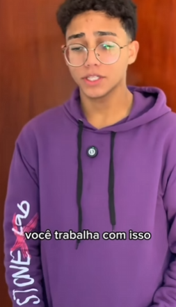 T1831003 Mae reage ao ver filho querendo dar tudo de graca pra nam part2