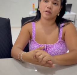 T1422006 Ele foi tão gentil com criança também comprou ovo de páscoa, pai não quem cria