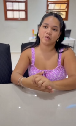 T1422006 Ele foi tão gentil com criança também comprou ovo de páscoa, pai não quem cria