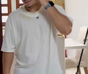 T0522005 Em meio tantas dificuldades, ela achou uma solução mas ele não acreditou ainda no que ela estava fazendo