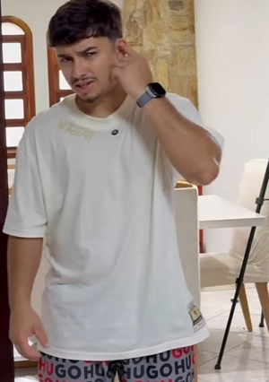 T0522005 Em meio tantas dificuldades, ela achou uma solução mas ele não acreditou ainda no que ela estava fazendo