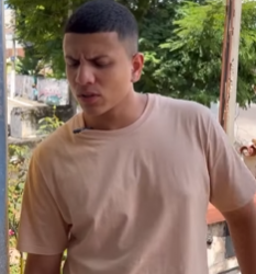 T1322009 Ela queria fazer um encontro humilde, mas sua amiga era arrogante part2