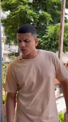 T1322009 Ela queria fazer um encontro humilde, mas sua amiga era arrogante part2