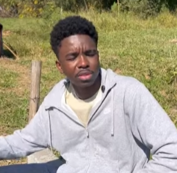 T0622017 difícil quando você volta de viagem não realiza os seus sonhos, os seus vizinhos se encarregam de falar de você part2