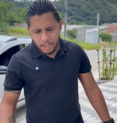 T0802006 Sua mãe dá uma lição ao seu filho para que aprenda com seus erros. part2