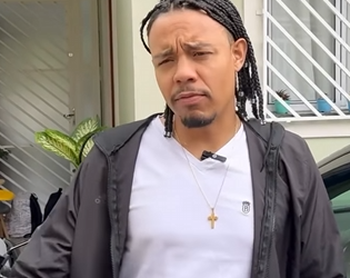 T1122003 Amiga entra na casa dos outros pra comer tudo da part2