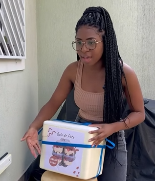 T1122008 Vendia bolos de pote de um jeito que ninguém lhe part2