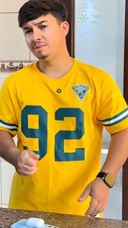 T1812002 Madrasta contrata baba pra enteada so pra se livrar dela mas pai descobre tudo part2