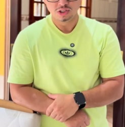 T1812003 Minha esposa achou que Papai Noel era meu cartao de cre