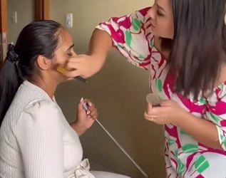 T0602006 Ele foi infiel com sua noiva cega sem saber que ela tinha uma grande armadilha preparada para ele..