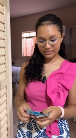 T1000010 Funcionária escondia dinheiro no tapete da patroa, part2