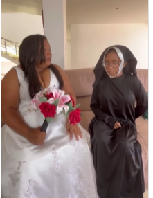 T1104005 Freira beija noivo da sua mãe prestes casar! part2