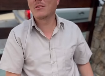 T1321001 Ele colocou uma câmera no banheiro de sua esposa para descobrir que ela estava fazendo. part2