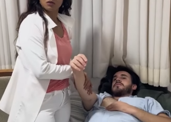 T1922002 Ela HUMlLH0U por julgar seu trabalho, mas nem part2