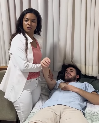 T1922002 Ela HUMlLH0U por julgar seu trabalho, mas nem part2