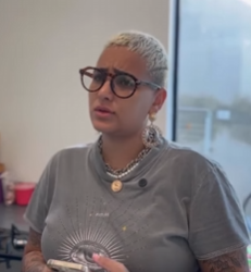 T0622002 Ela chegou sem ser convidada para compartilhar part2