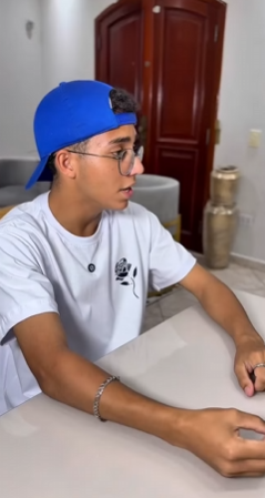 T0622017 Empregada descobre que filho do patrão gastou part2