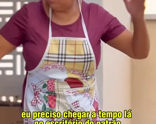 T0102013 Passou batom no braço para acusar funcionária que salvou ele de cair da escada