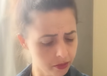 T0700006_Garot4 esperta começa gravar celular para desm