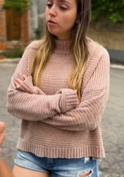 T1104016_A mãe do meu namorado passou dos limites! Ela não aceita o tipo de roupas que uso e esta causando brig4s entre nós 😥😐