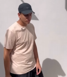 T0622001_Homem vendia beijos da sua esposa por reais