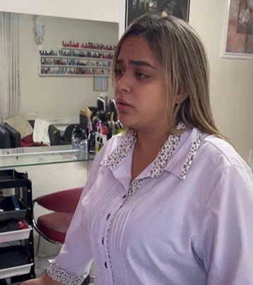 T1322001_Cliente destrói reputação da humilde cabeleireira por inveja
