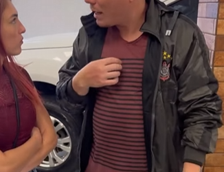 T1322004_Por causa da sua mesquinharia, eles viviam como pobres, sua esposa não aguentava mais