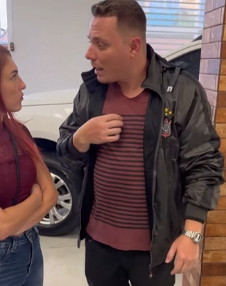 T1322004_Por causa da sua mesquinharia, eles viviam como pobres, sua esposa não aguentava mais