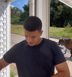 T1322022_As vezes você tem que se fazer de Bobo, para enganar quem pensa que está enganando você