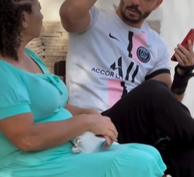 T1722001 Mulher em perigo pede ajuda no consultório médico