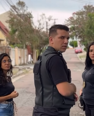 T0700007 Nunca mexa com filha de um comandante