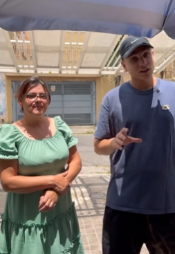 T1122011 Essa mulher vendia sopa olha como servia, por essa razão não devemos comer em todo lugar part2