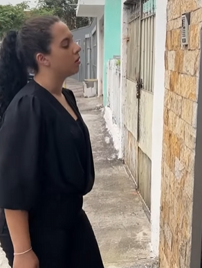 T1321013 Ela tinha vergonha do namorado por ter um carro velho. part2